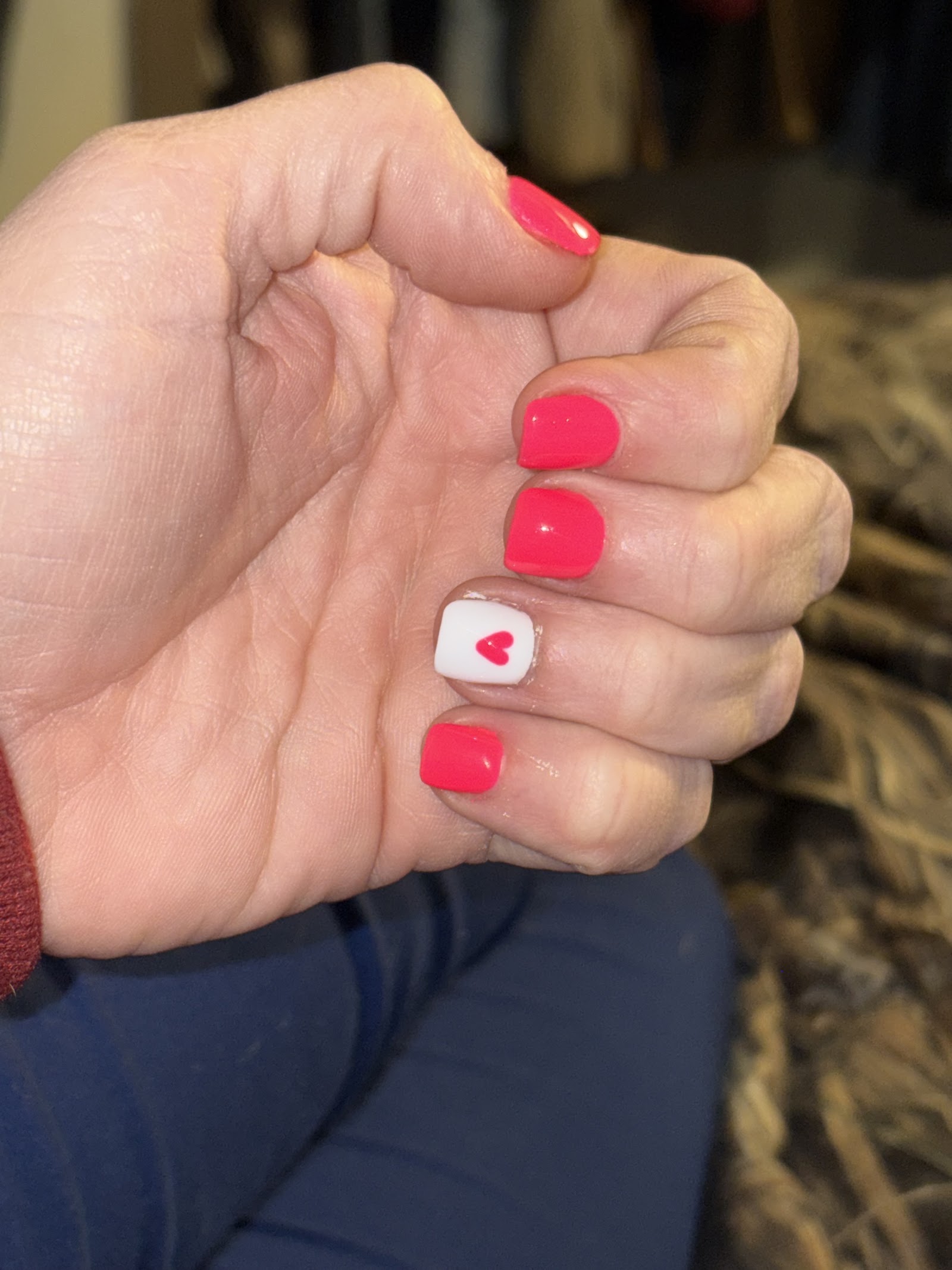 V & T Nails logo